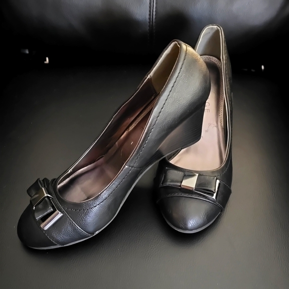 Rampage Black 2.25" platform heels - Picture 1 of 4